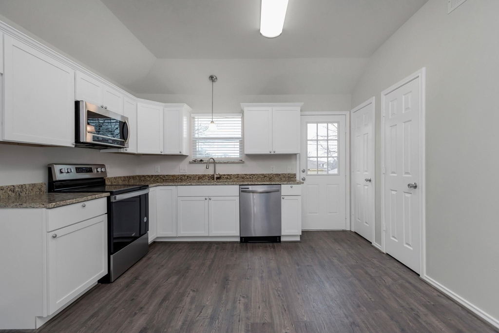 8112 Arbor Avenue - Photo 7