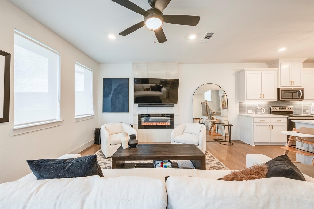 2618 La Cala Drive - Photo 2