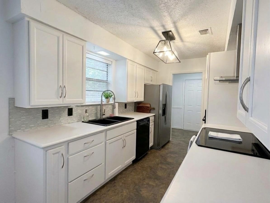 506 N Royal Oak Drive - Photo 3