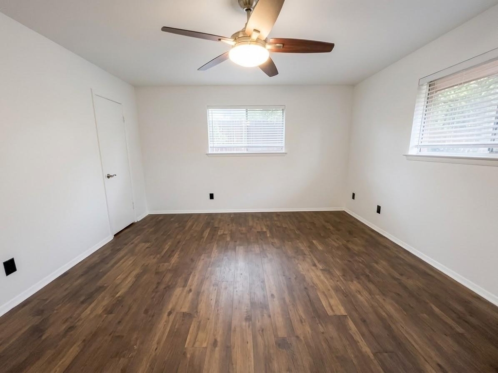 506 N Royal Oak Drive - Photo 9