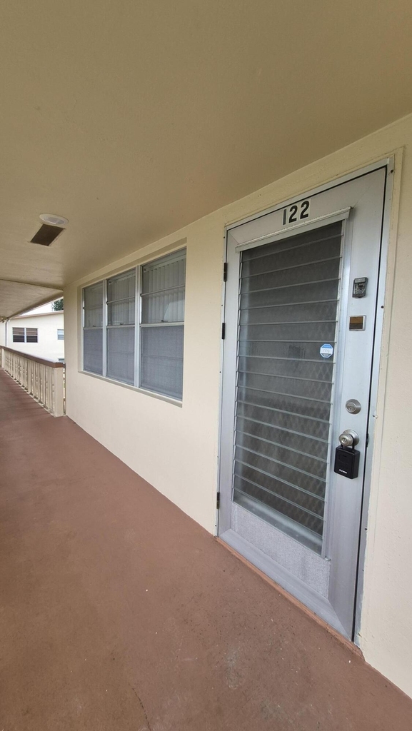 122 Canterbury D - Photo 0