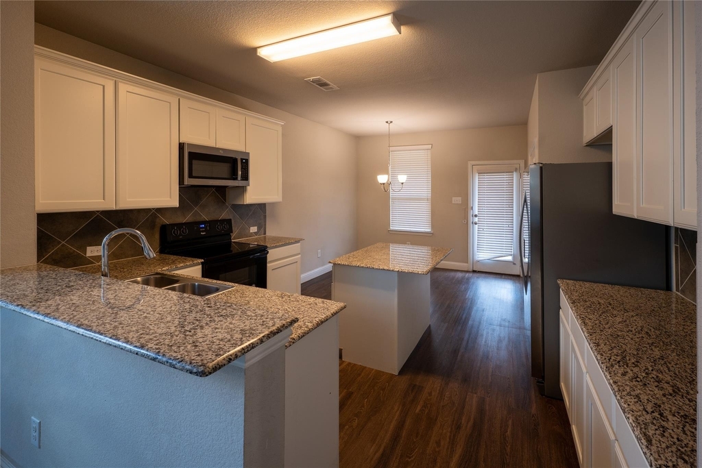 1004 Alexa Drive - Photo 8