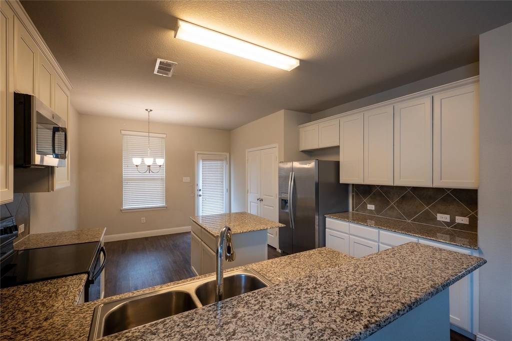 1004 Alexa Drive - Photo 7