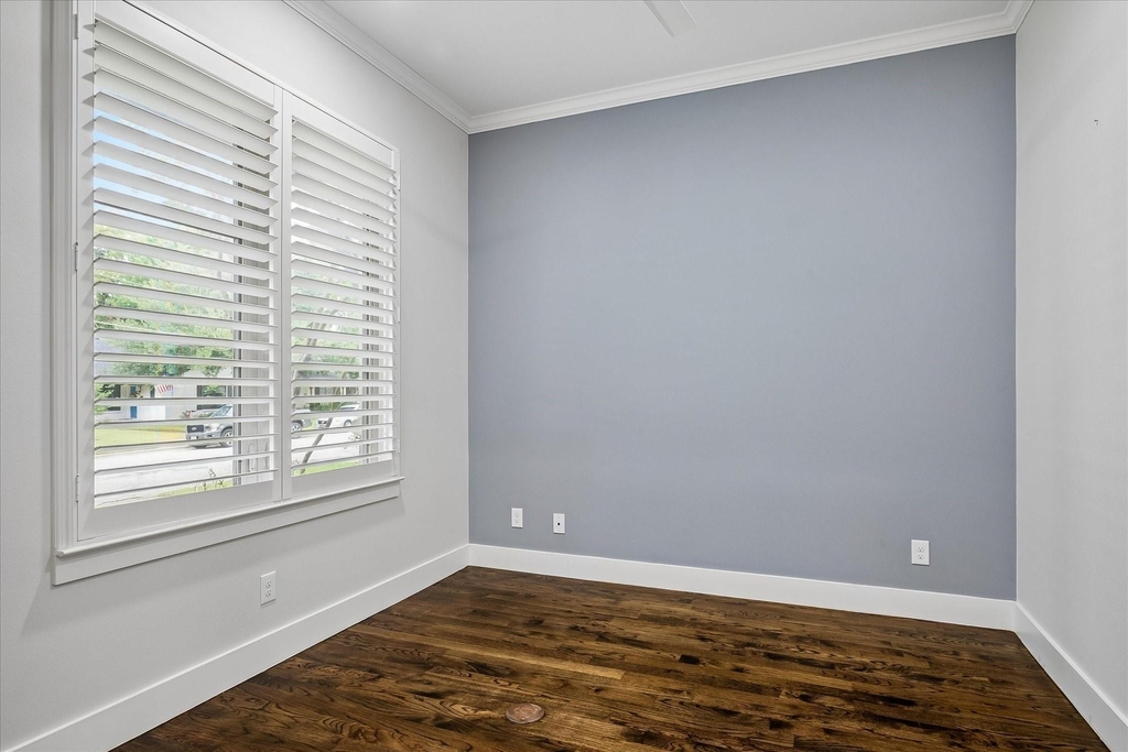 5434 Martel Avenue - Photo 2