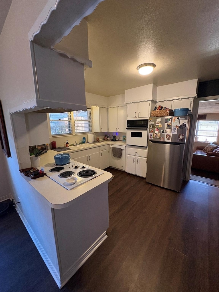1911 Ferndale Avenue - Photo 1