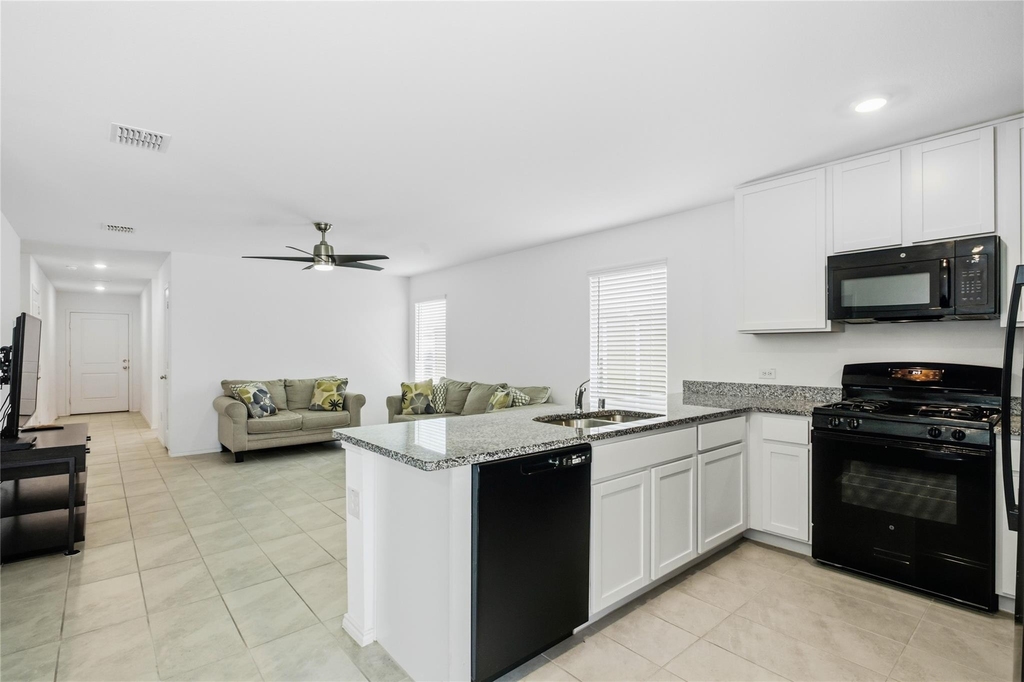 9609 Lightfoot Road - Photo 9