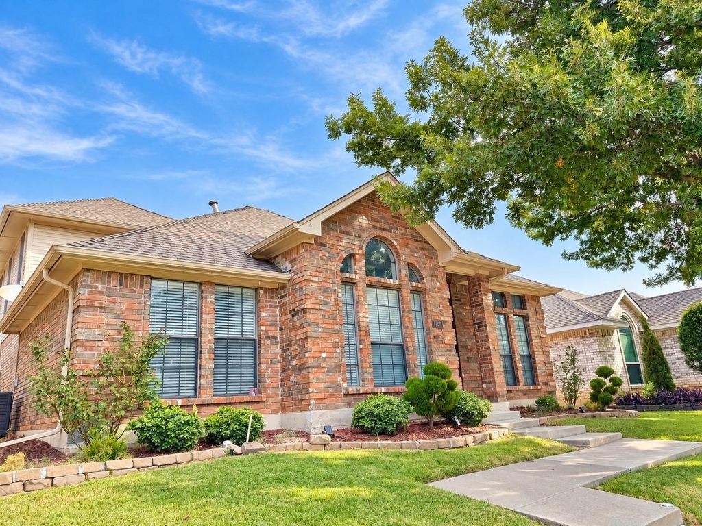 1123 Emily Lane - Photo 1