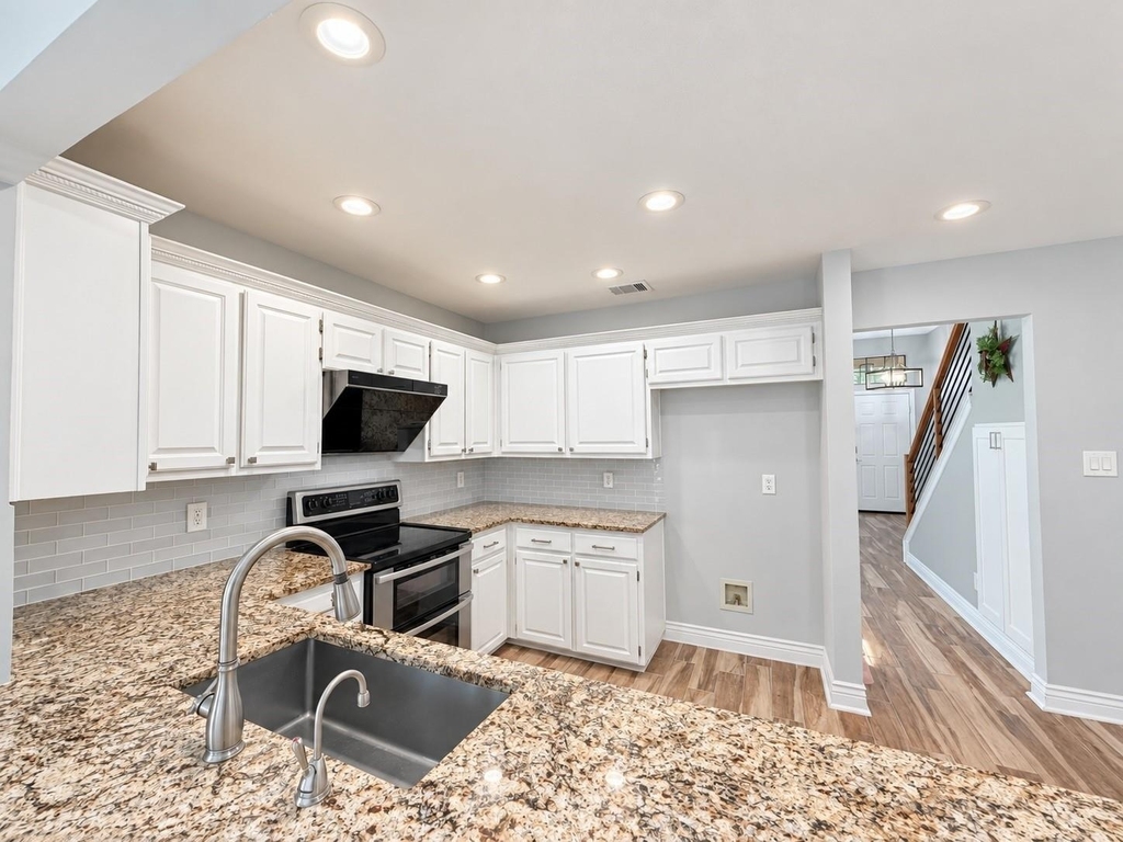 1123 Emily Lane - Photo 9
