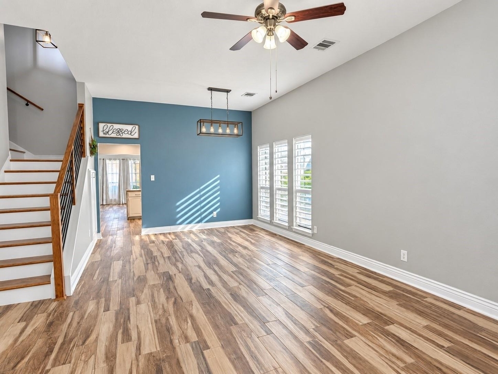 1123 Emily Lane - Photo 2