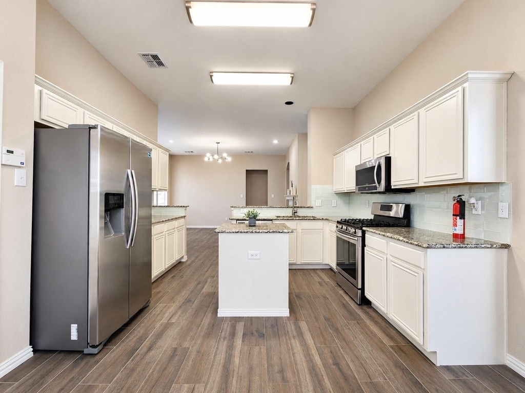 11701 Amber Valley Drive - Photo 6