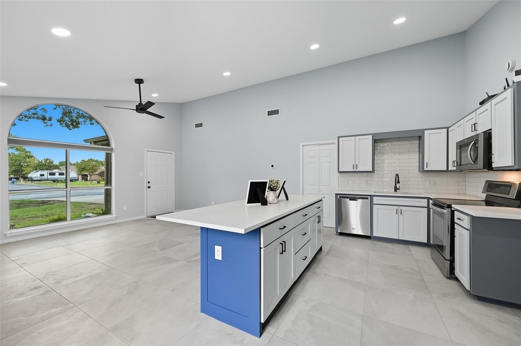 2507 Silvermeadow Lane - Photo 3