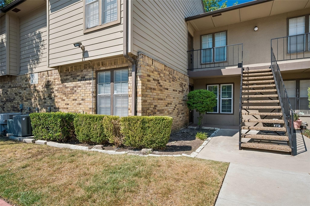 5300 Keller Springs Road - Photo 4