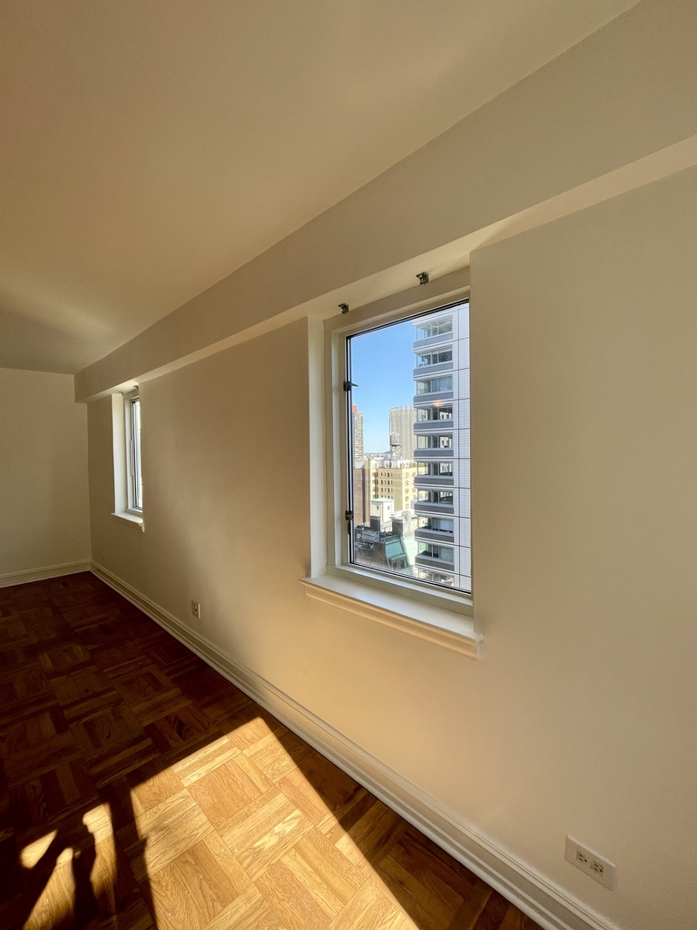 200 E 71st St @ 3rd Ave - Photo 5
