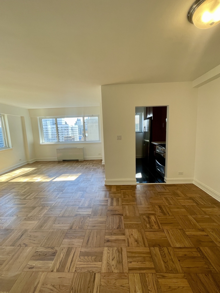 200 E 71st St @ 3rd Ave - Photo 2