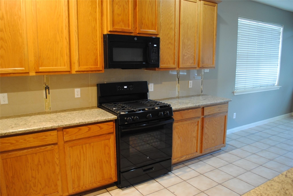 5108 Blackwood Drive - Photo 2