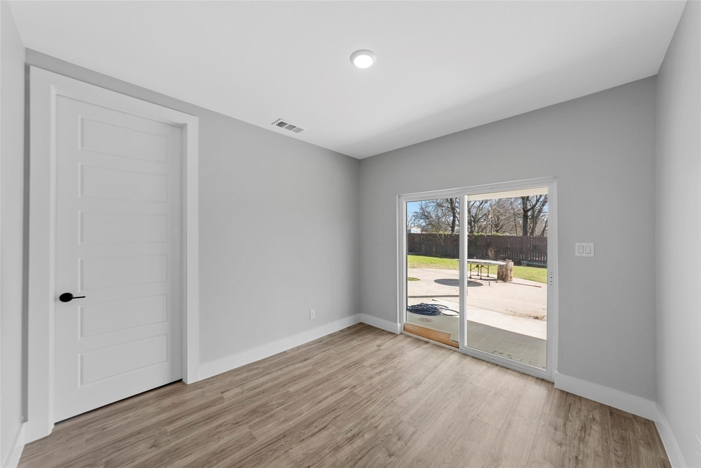 1510 Linsday - Photo 16