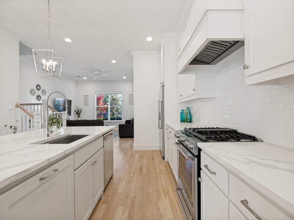 732 W 7th Street - Photo 9