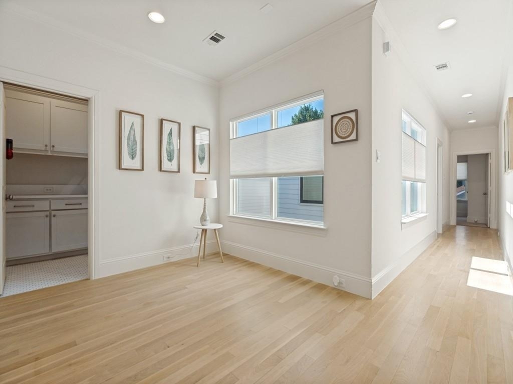 732 W 7th Street - Photo 15