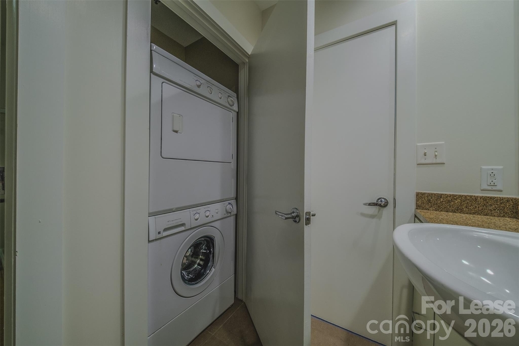 333 W Trade Street - Photo 20