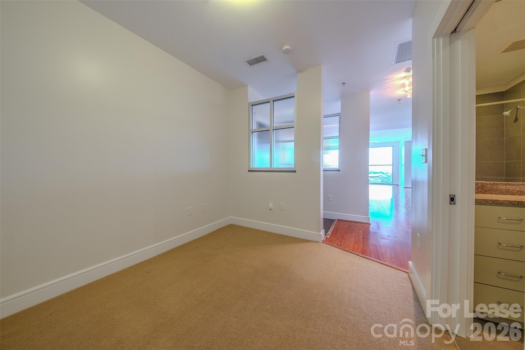 333 W Trade Street - Photo 19