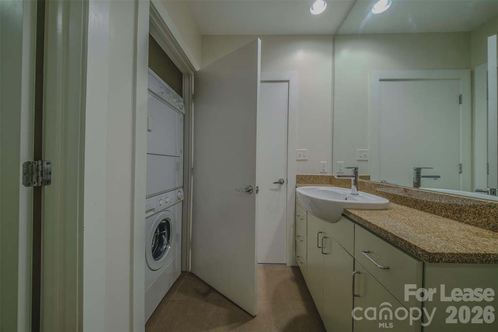 333 W Trade Street - Photo 21