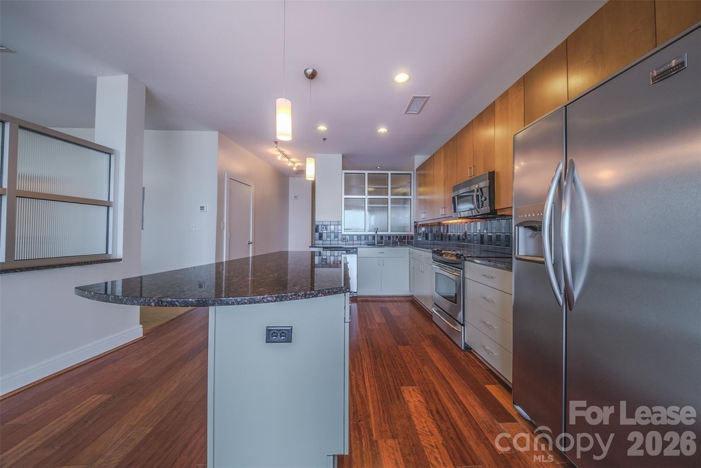 333 W Trade Street - Photo 4