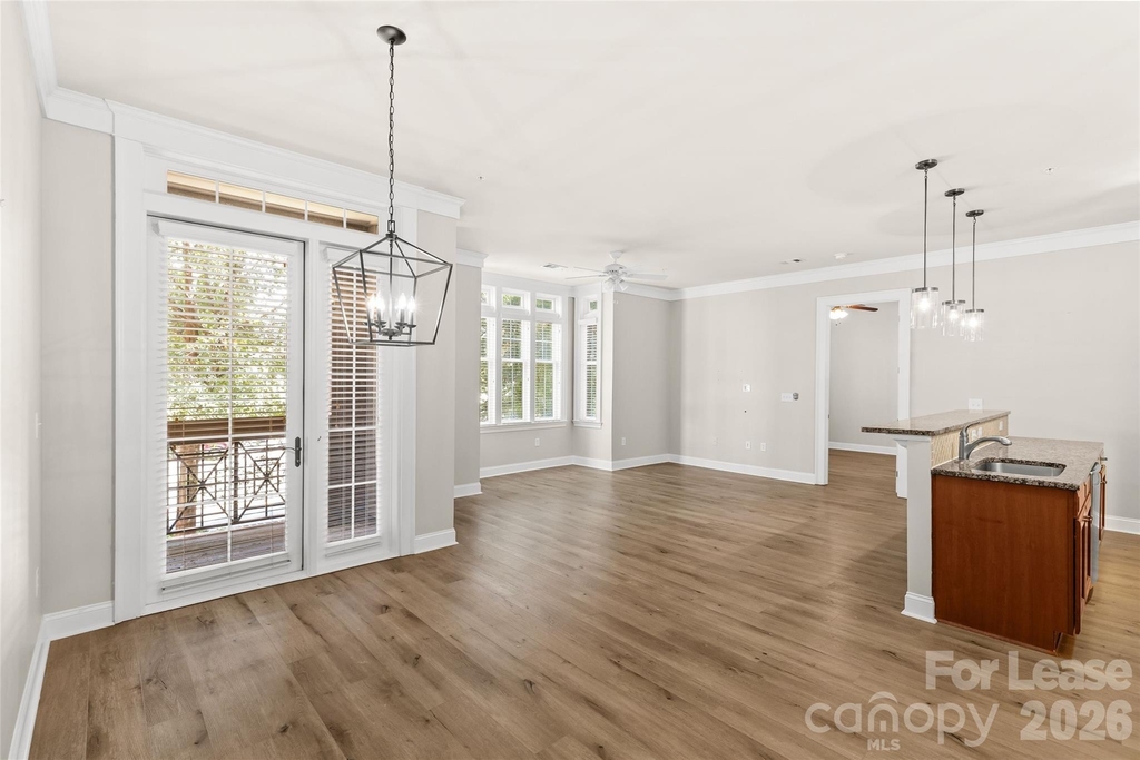 2810 Selwyn Avenue - Photo 4