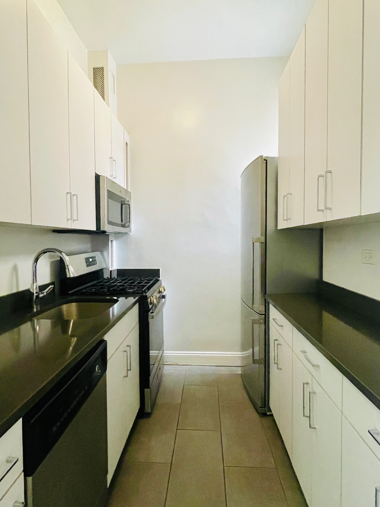  East 81st Street / Park Avenue - Photo 8