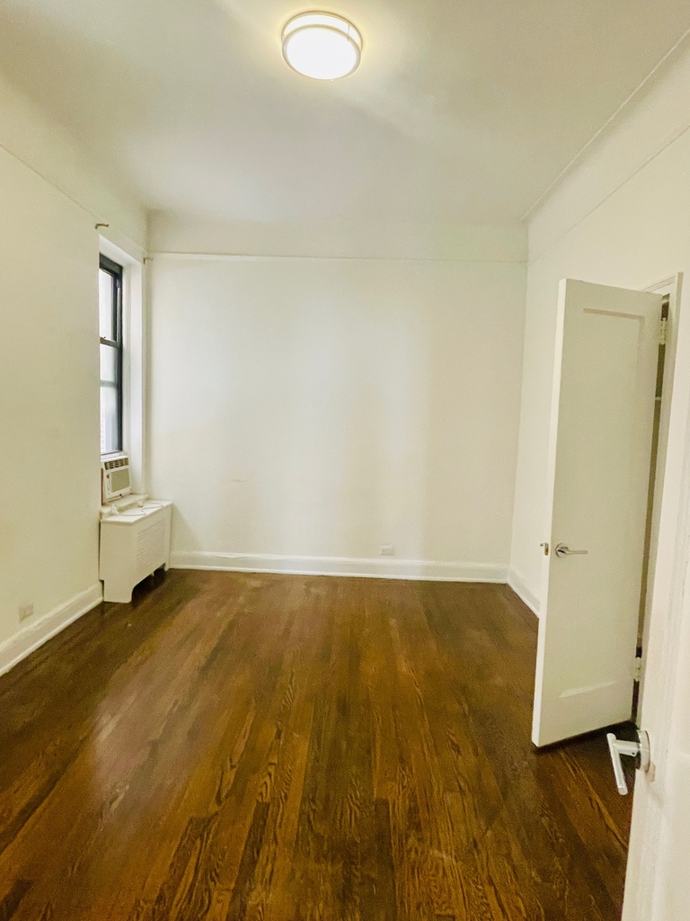  East 81st Street / Park Avenue - Photo 7