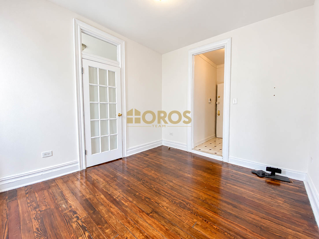 Grand Street #11 - Photo 4