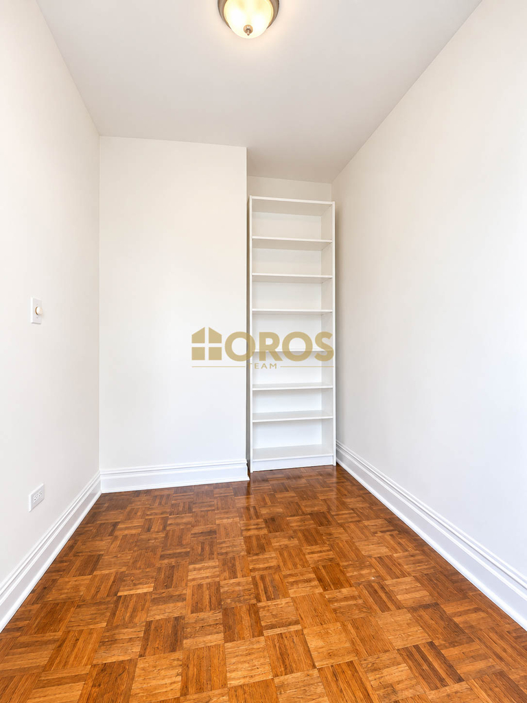 Grand Street #11 - Photo 6