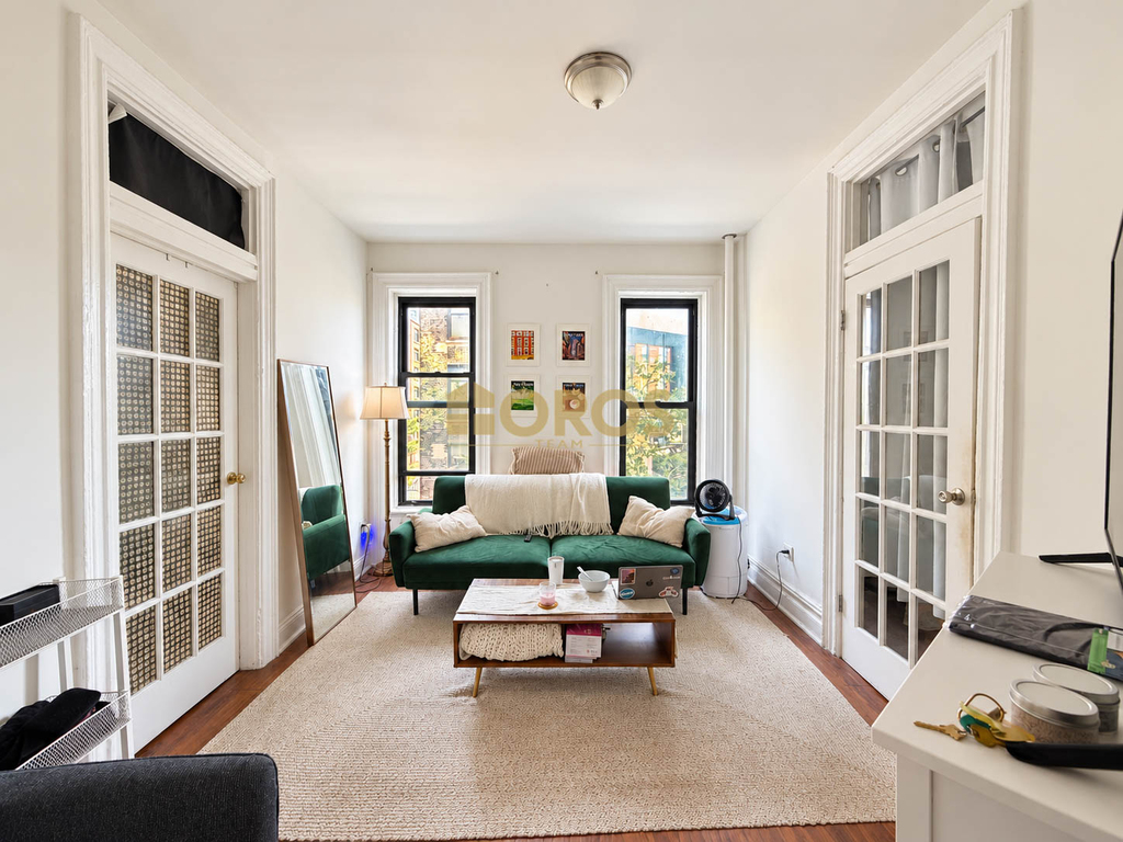 Grand Street #11 - Photo 0