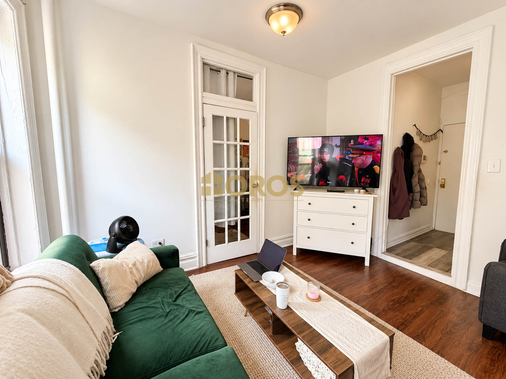 Grand Street #11 - Photo 3
