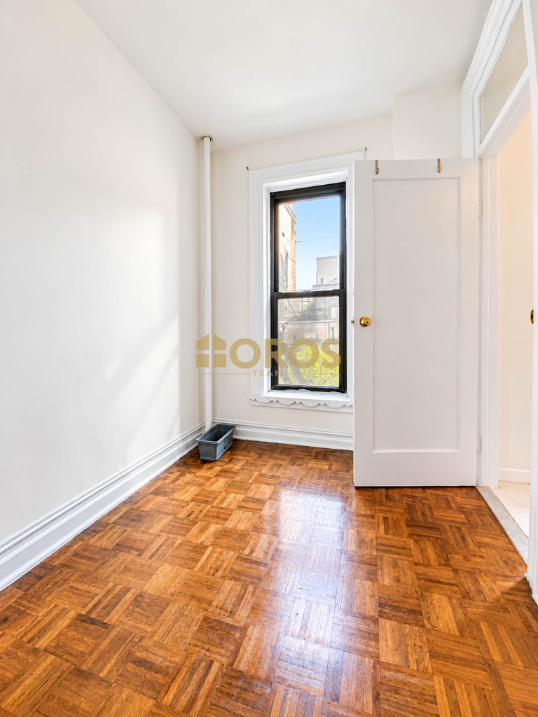 Grand Street #11 - Photo 11