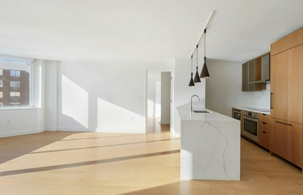 East 54th Street - Photo 0