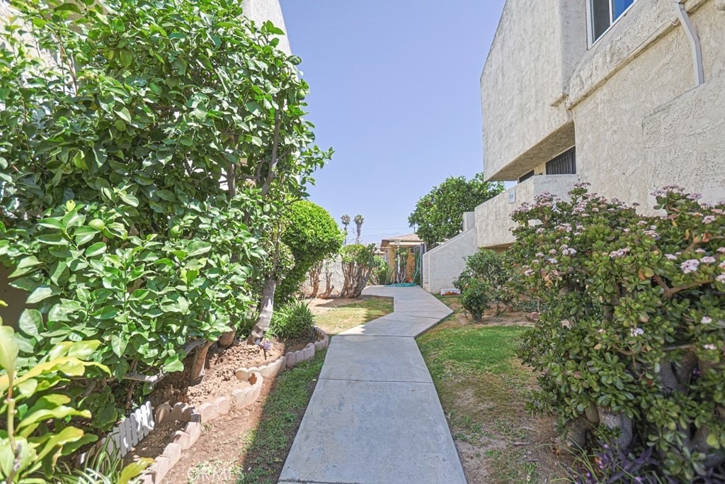 332 Pomelo Avenue - Photo 2