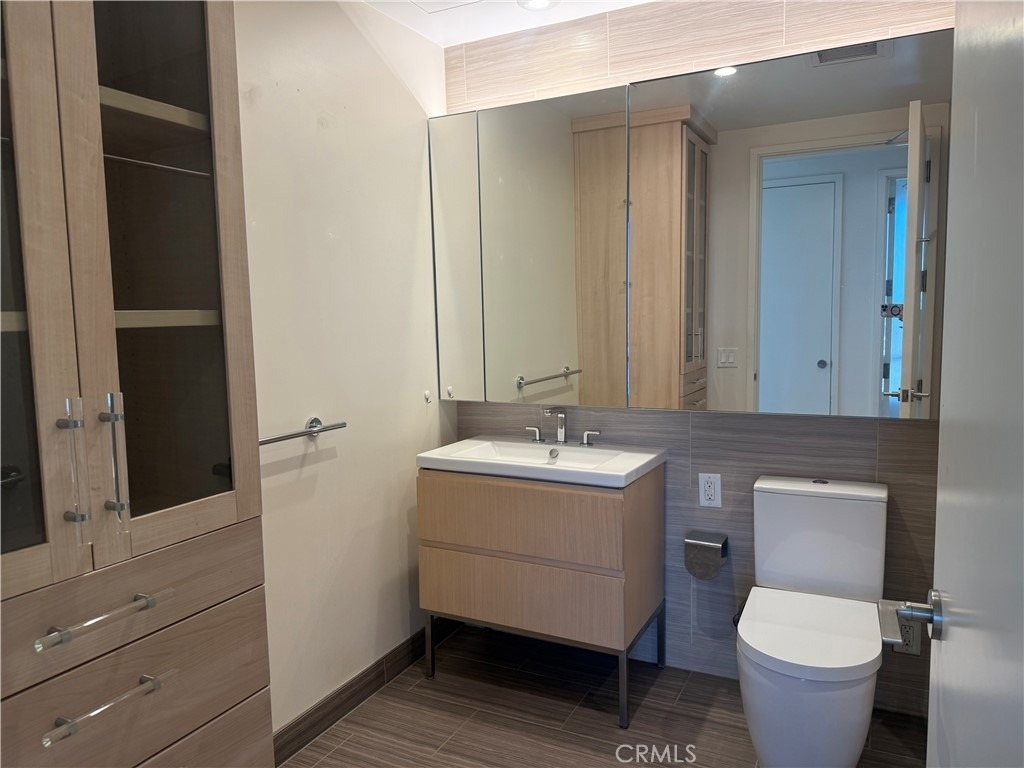 877 Francisco - Photo 3