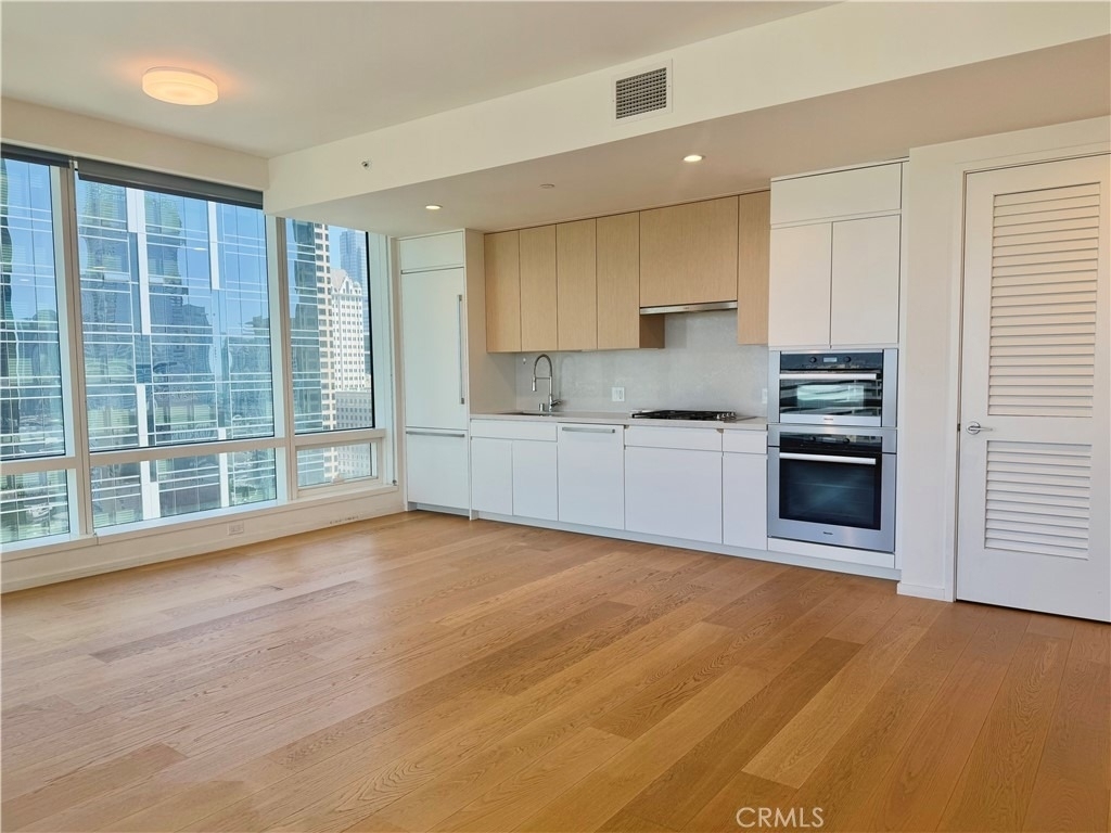 877 Francisco - Photo 2