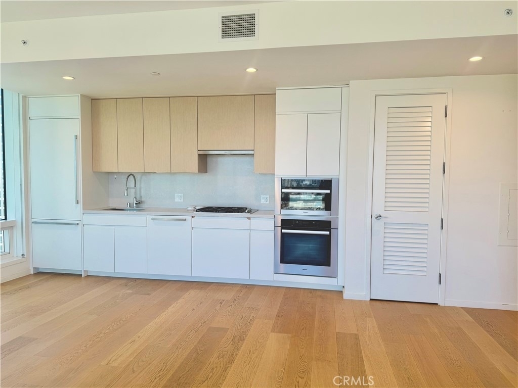 877 Francisco - Photo 1
