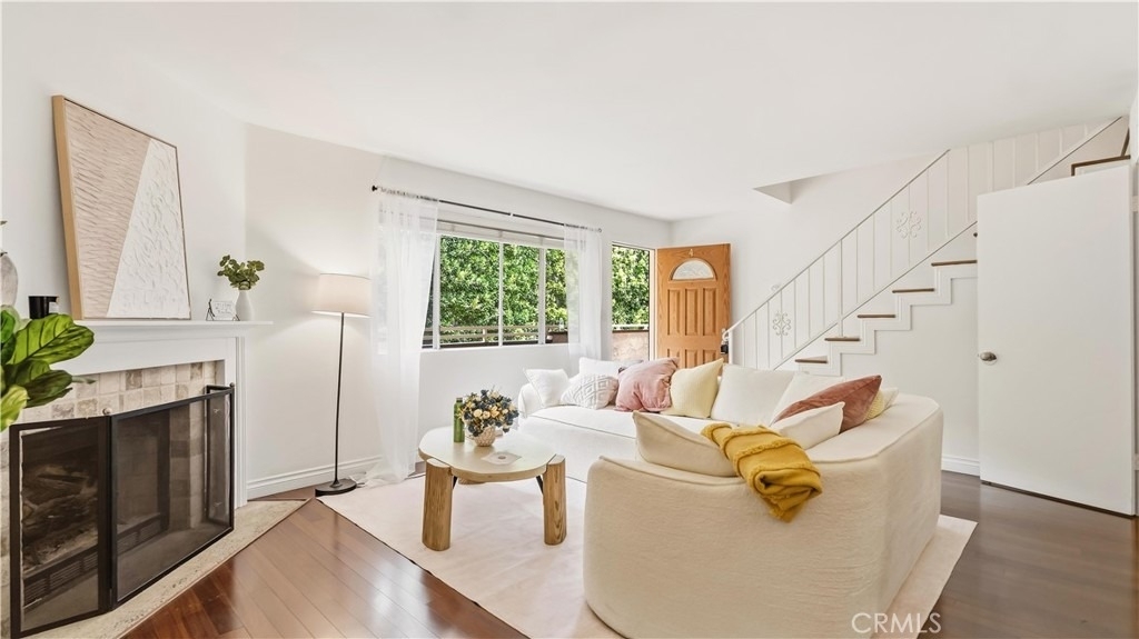 432 S Oak Knoll Avenue - Photo 0
