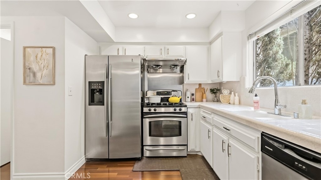 432 S Oak Knoll Avenue - Photo 9