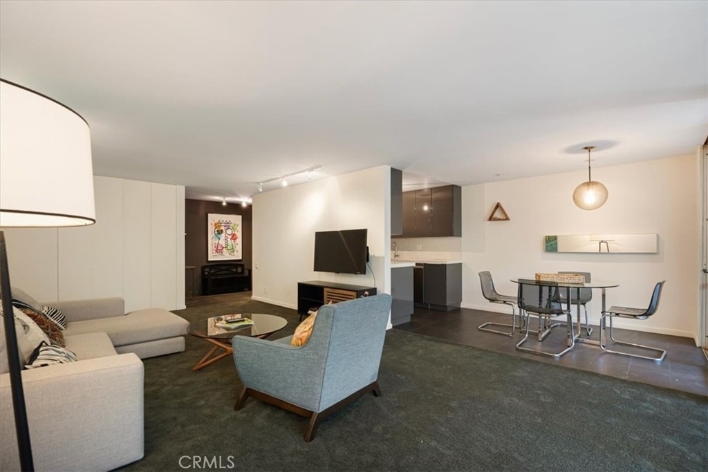 850 N Kings Road - Photo 3