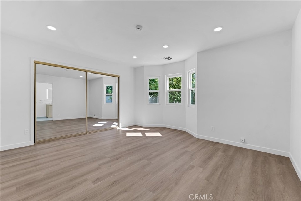 17706 Collins Street - Photo 14