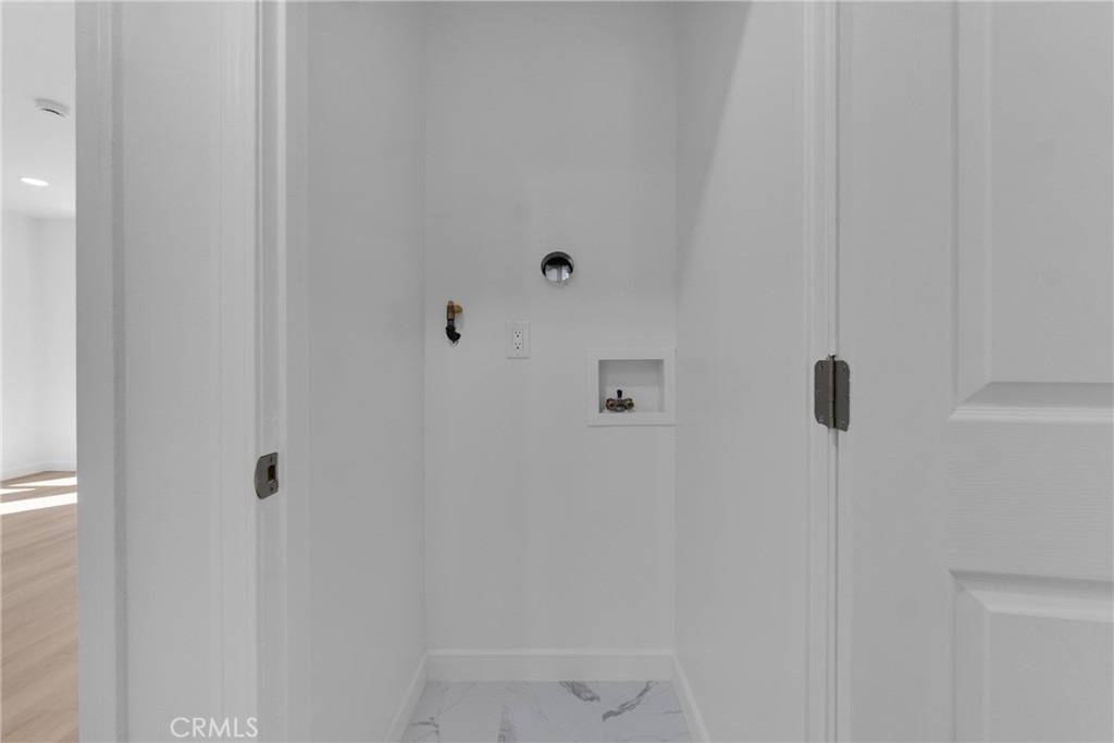 17706 Collins Street - Photo 35