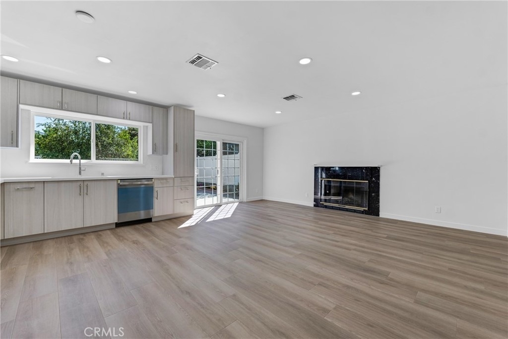 17706 Collins Street - Photo 7