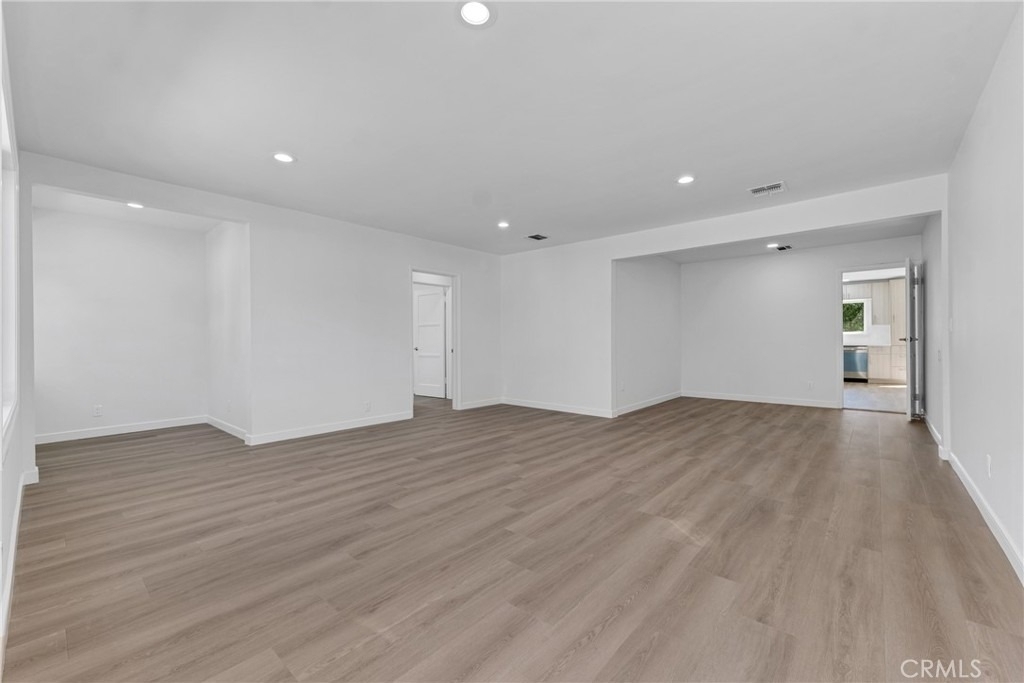 17706 Collins Street - Photo 11