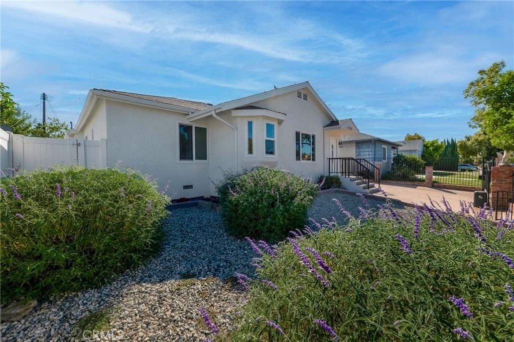 17706 Collins Street - Photo 2