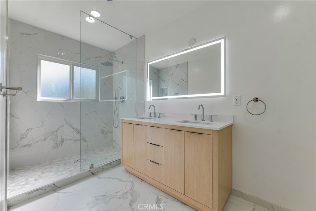 17706 Collins Street - Photo 18