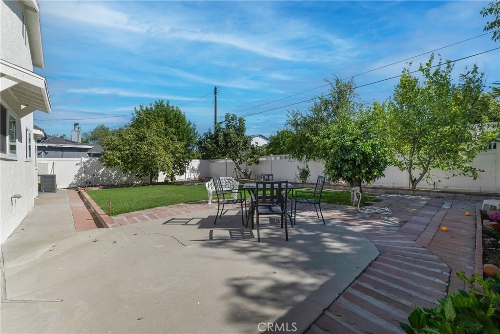 17706 Collins Street - Photo 25