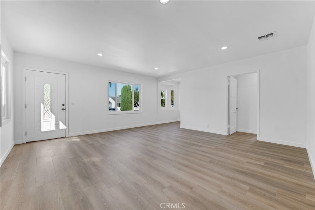 17706 Collins Street - Photo 12